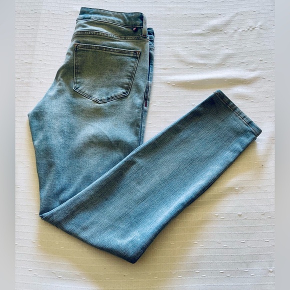 Tommy Hilfiger Light Blue Denim Jeans - Picture 8 of 12